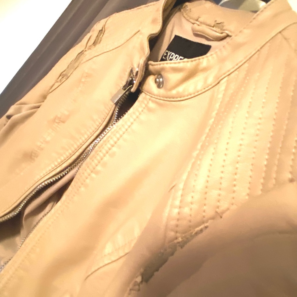 Leather zip jacket full of pockets.
